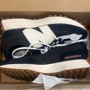 New Balance 327